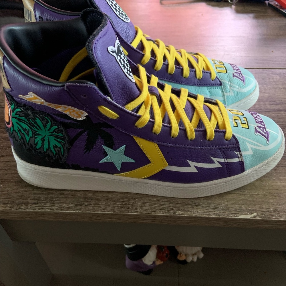 Converse - Picture 2 of 5